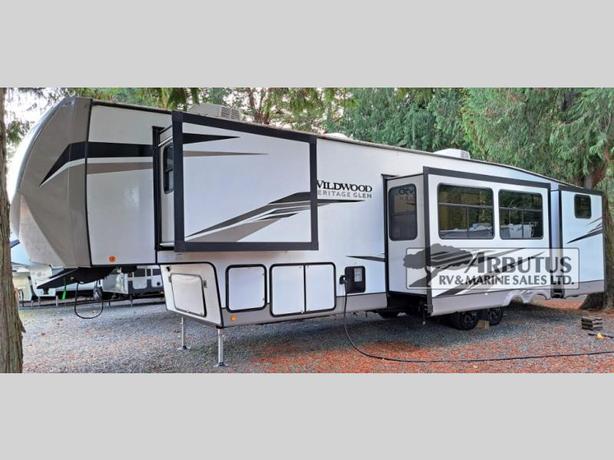 Used 2023 Forest River RV Wildwood Heritage Glen 356QB image 2