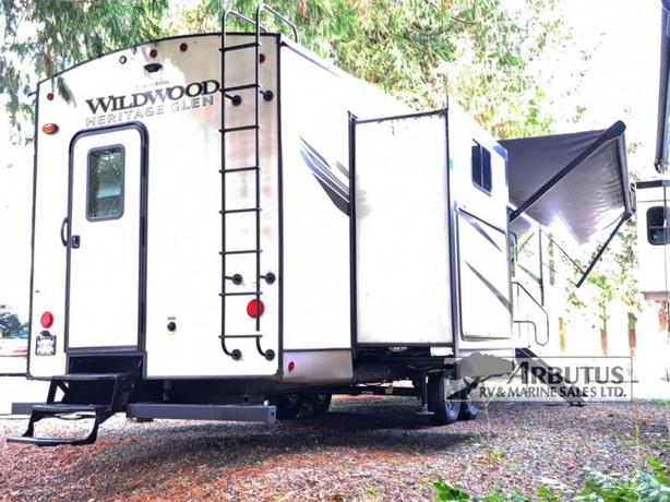 Used 2023 Forest River RV Wildwood Heritage Glen 356QB image 4