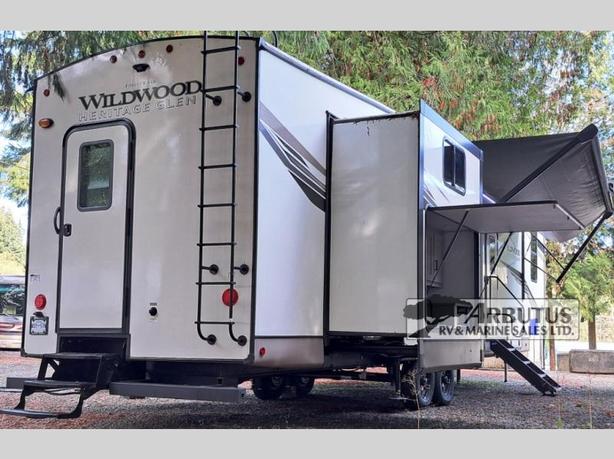 Used 2023 Forest River RV Wildwood Heritage Glen 356QB image 5