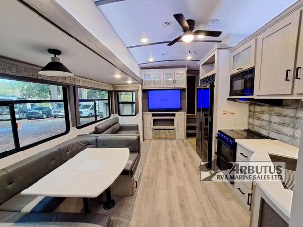 Used 2023 Forest River RV Wildwood Heritage Glen 356QB image 7