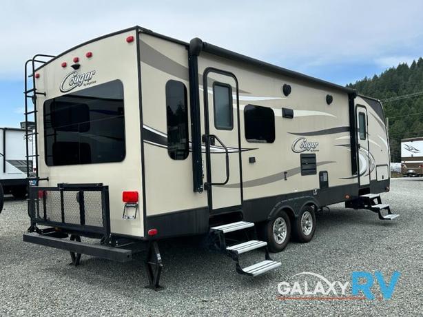 Used 2018 Keystone RV Cougar Half-Ton Series 28RLSWE image 2