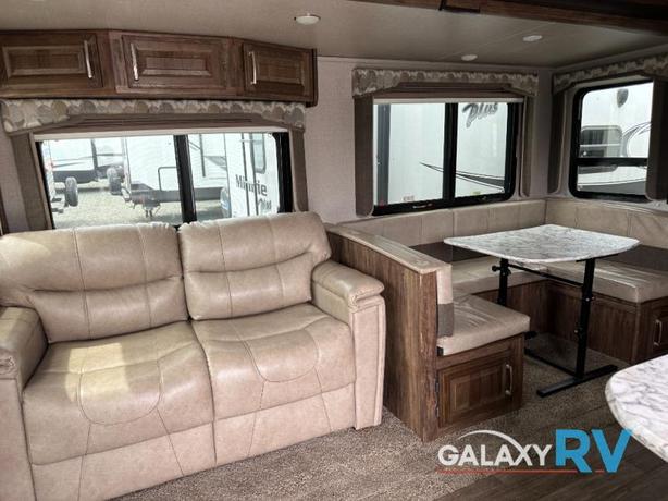 Used 2018 Keystone RV Cougar Half-Ton Series 28RLSWE image 5