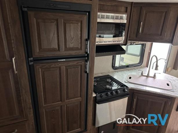Used 2018 Keystone RV Cougar Half-Ton Series 28RLSWE image 7