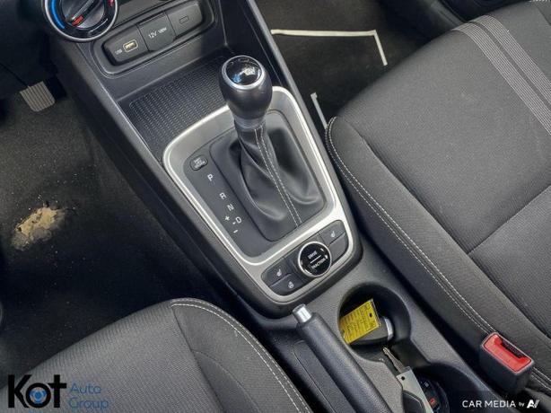2022 Hyundai Venue PREFERRED image 7