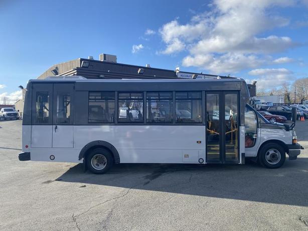 2018 Chevrolet Express G4500 21 Passenger Bus With Wheelchair Accessibility image 7
