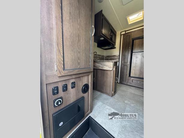 Used 2020 Coachmen RV Freelander 26DS Ford 450 image 7