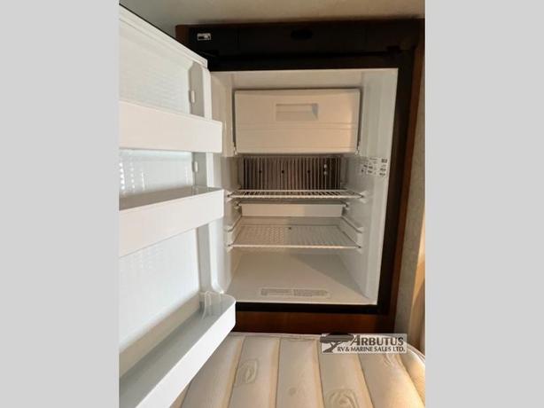 Used 2017 Lance 650 image 8