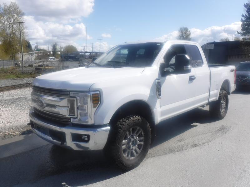 2018 Ford F-350 SD SuperCab XLT Short Box 4WD display photo