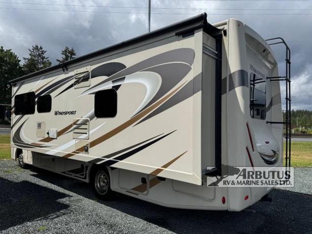 Used 2019 Thor Motor Coach Windsport 29M image 4