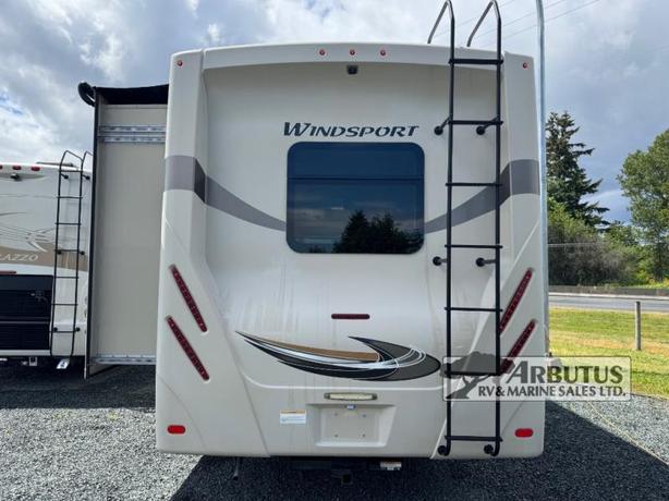 Used 2019 Thor Motor Coach Windsport 29M image 5