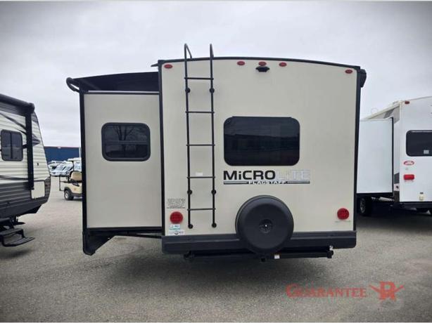 Used 2022 Forest River RV Flagstaff Micro Lite 25FKBS image 4