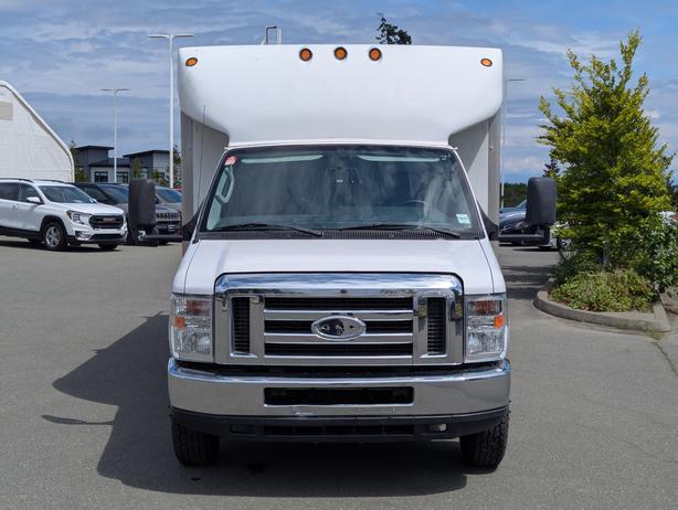 2015 Ford E-450 E-450 - New Tires, Air Compressor, Inverter image 3