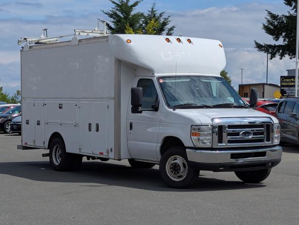 2015 Ford E-450 E-450 - New Tires, Air Compressor, Inverter image 4