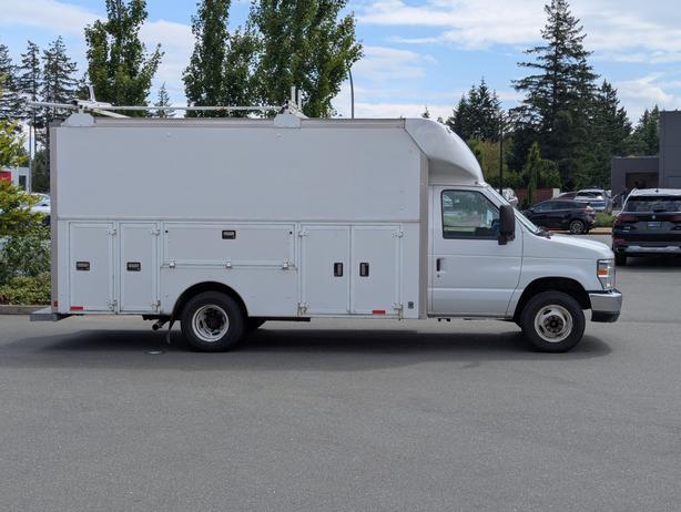 2015 Ford E-450 E-450 - New Tires, Air Compressor, Inverter image 5