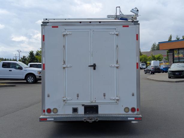 2015 Ford E-450 E-450 - New Tires, Air Compressor, Inverter image 7
