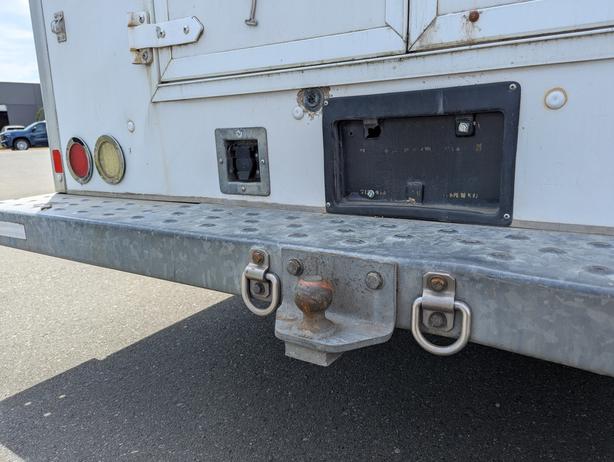 2015 Ford E-450 E-450 - New Tires, Air Compressor, Inverter image 8