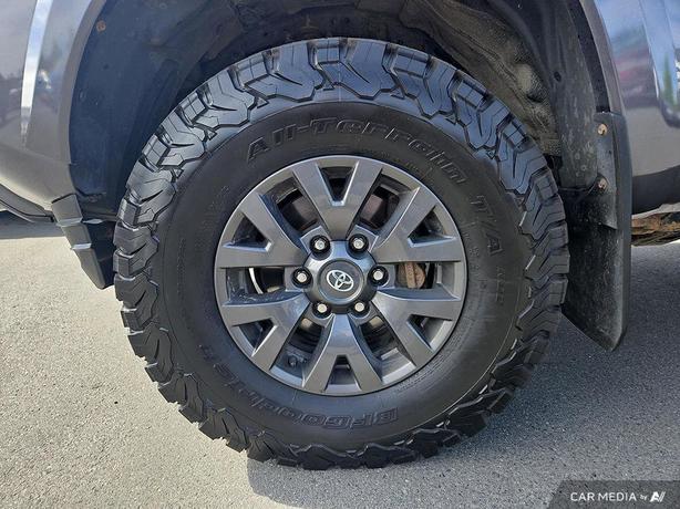 2020 Toyota Tacoma 4x4 Double Cab Auto SB | One Owner | No Accidents! image 6