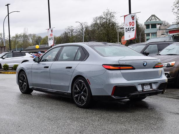 2023 BMW i7 xDrive60 - No Accidents, One Owner! image 3