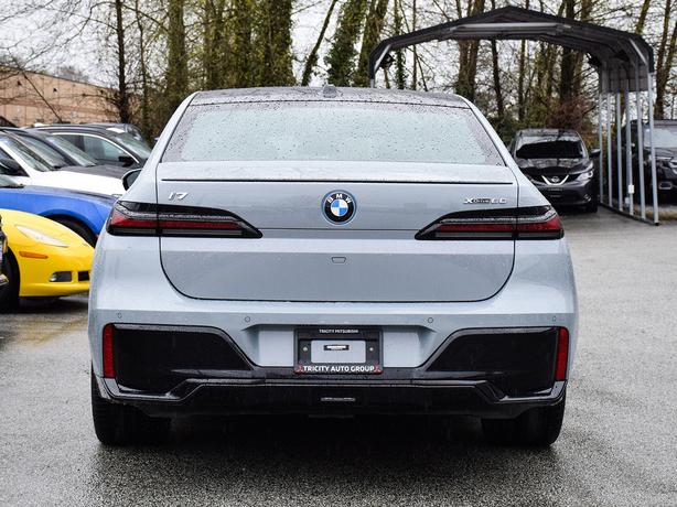 2023 BMW i7 xDrive60 - No Accidents, One Owner! image 4