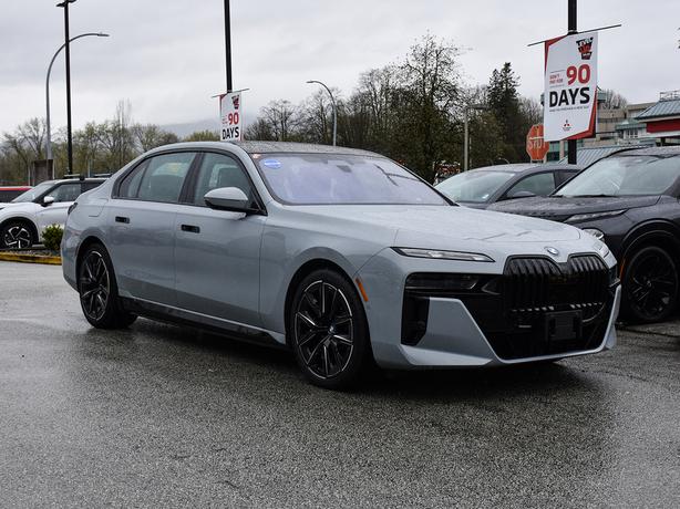 2023 BMW i7 xDrive60 - No Accidents, One Owner! image 6