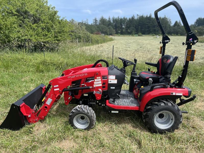 2024 Mahindra 1100 series 1120 HST display photo