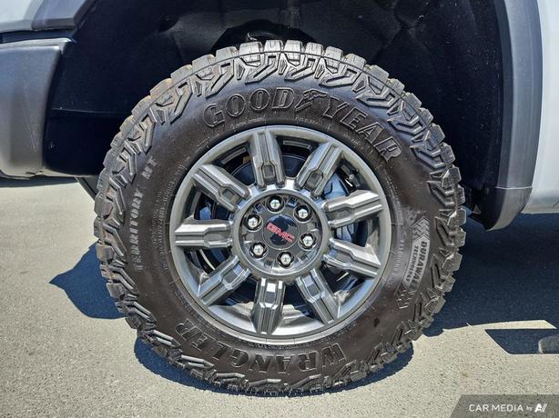 2025 GMC Sierra 1500 AT4X 4WD Crew Cab | Massage Seats | Power Sunroof! image 6