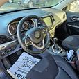 2016 Jeep  Cherokee Latitude thumbnail image 7