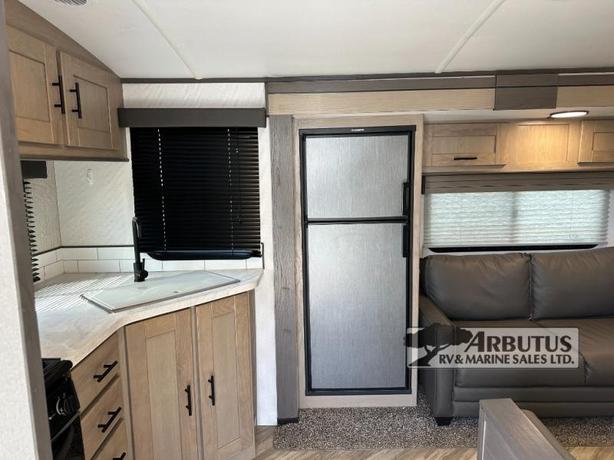 Used 2021 Cruiser Shadow Cruiser 248RKS image 6