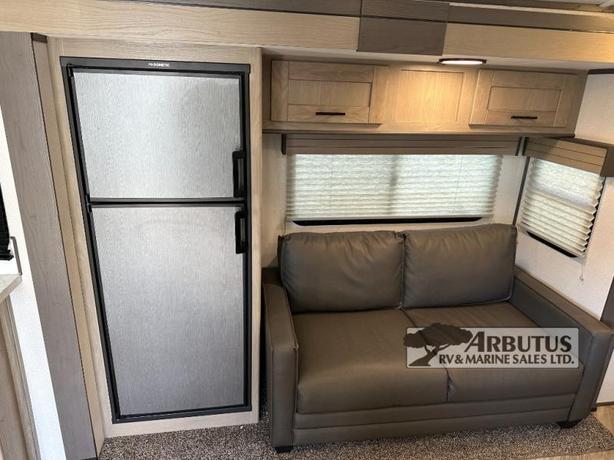 Used 2021 Cruiser Shadow Cruiser 248RKS image 7