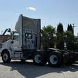 2007 International 9200i Cummins Diesel 10-Speed Tandem Tractor Day Cab thumbnail image 7