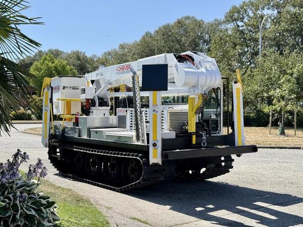 2014 Achiever DPM52MH Tracked DUR-A-LIFT 52-Foot Aerial image 1