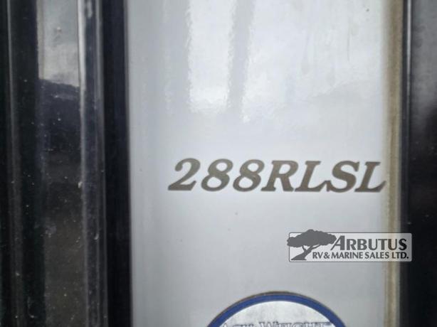 Used 2012 Dutchmen RV Aerolite 288RLSL image 5