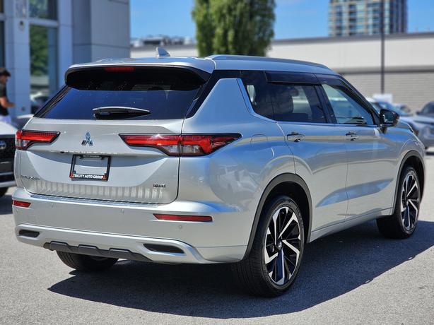 2024 Mitsubishi Outlander GT - No Accidents, One Owner, 360 Cameras image 5