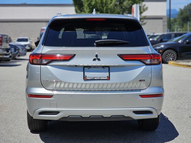 2024 Mitsubishi Outlander GT - No Accidents, One Owner, 360 Cameras image 6