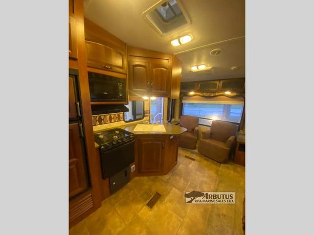 Used 2011 Keystone RV Cougar X-Lite 244RLS image 2