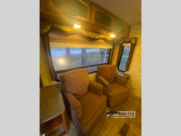 Used 2011 Keystone RV Cougar X-Lite 244RLS image 3