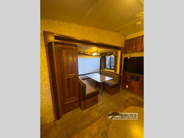 Used 2011 Keystone RV Cougar X-Lite 244RLS image 4