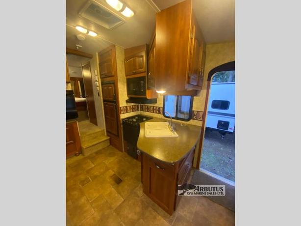 Used 2011 Keystone RV Cougar X-Lite 244RLS image 5