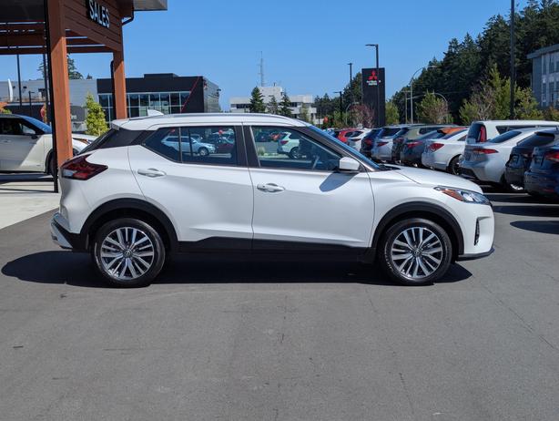 2023 Nissan Kicks SV - Heated Seats, Remote Start, Low KMs image 5