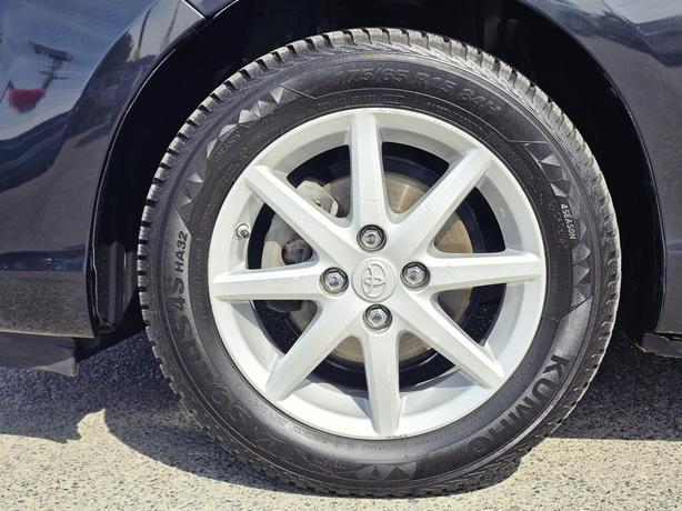 2015 Toyota Prius C 5dr HB Technology image 5