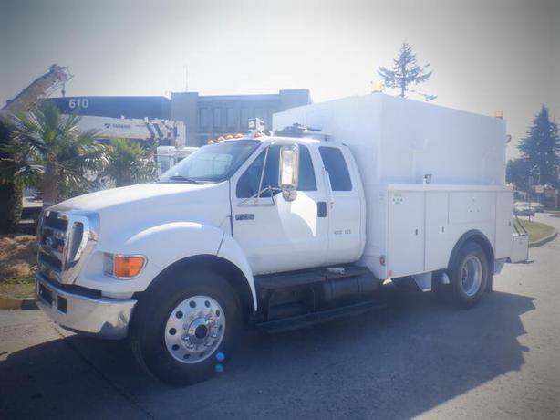 2005 Ford F-750 Service Truck 2WD With Air Brakes Diesel image 1