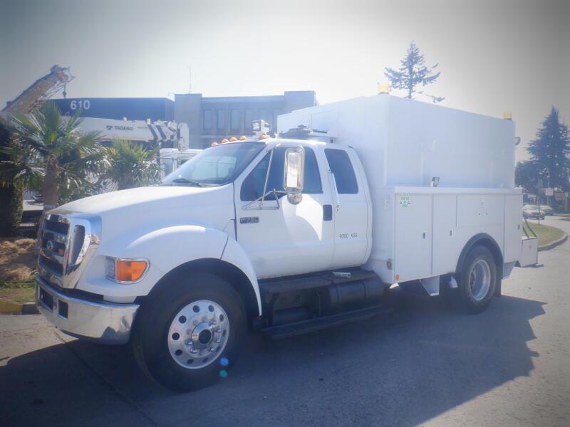 2005 Ford F-750 Service Truck 2WD With Air Brakes Diesel display photo