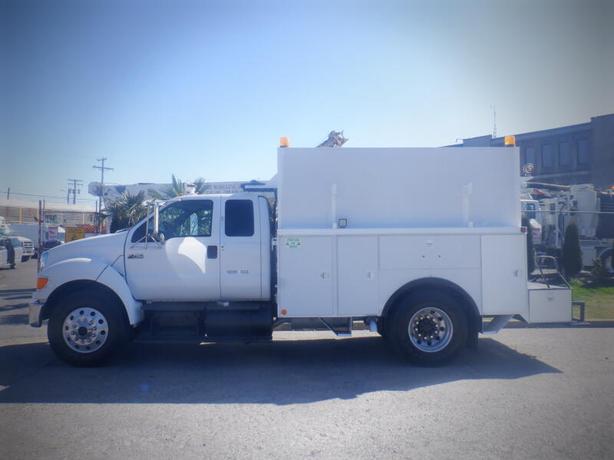 2005 Ford F-750 Service Truck 2WD With Air Brakes Diesel image 2