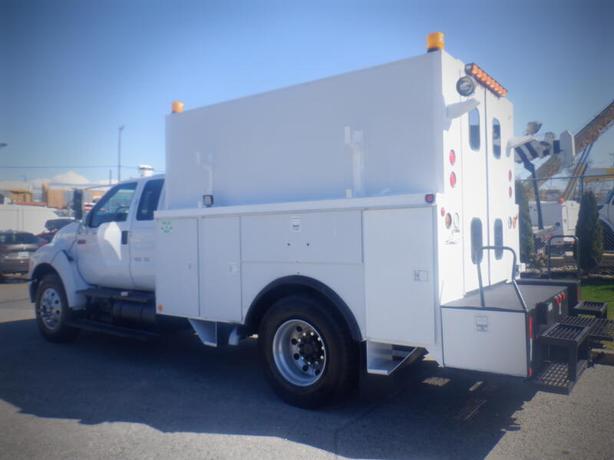 2005 Ford F-750 Service Truck 2WD With Air Brakes Diesel image 3