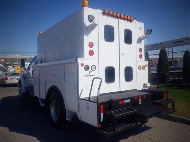 2005 Ford F-750 Service Truck 2WD With Air Brakes Diesel image 4