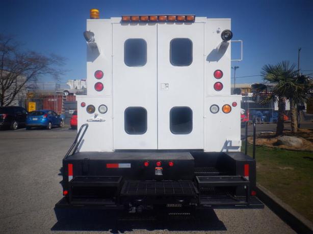 2005 Ford F-750 Service Truck 2WD With Air Brakes Diesel image 5