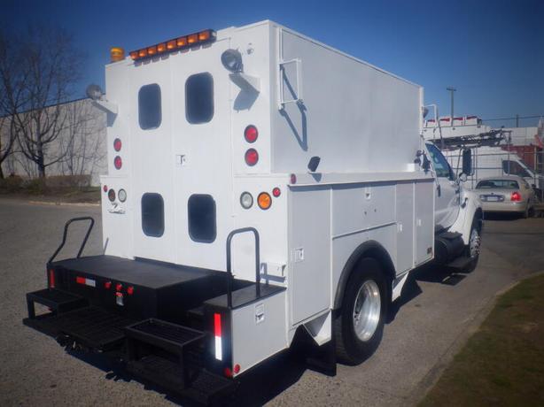 2005 Ford F-750 Service Truck 2WD With Air Brakes Diesel image 6