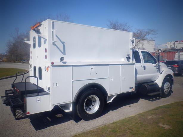 2005 Ford F-750 Service Truck 2WD With Air Brakes Diesel image 7