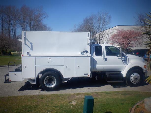 2005 Ford F-750 Service Truck 2WD With Air Brakes Diesel image 8