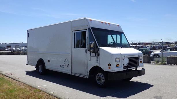 2006 Ford Econoline E-450 Cargo Step Van With Shelving image 1